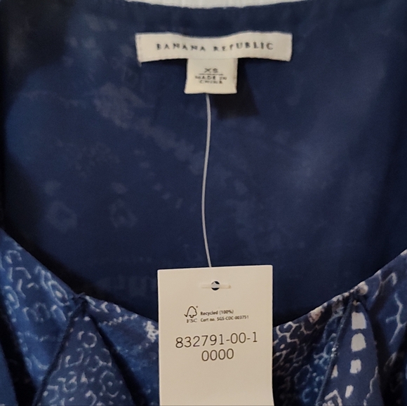 Banana Republic Top XS Blue Paisley 100% Silk Ruffled Tiers Sleeveless - Picture 4 of 5